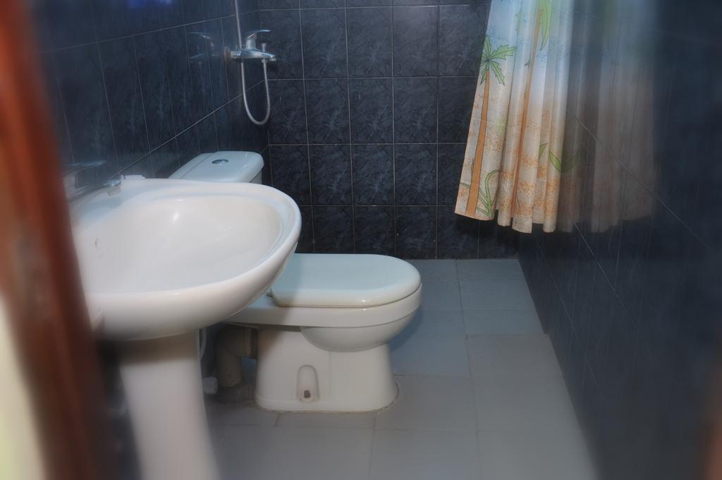 Blumarine Guest House Negombo Phòng bức ảnh